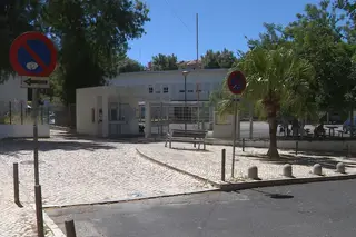 Escola no centro de Lisboa deu aulas por e-mail