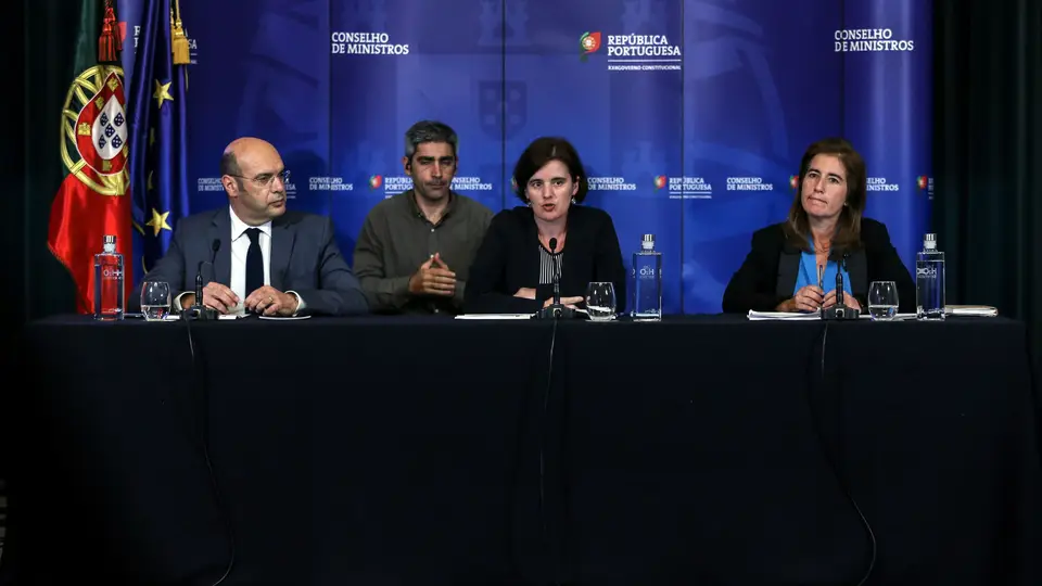 Os ministros da Presidência do Conselho de Ministros, Mariana Vieira da Silva, Economia, Pedro Siza Vieira, e do Trabalho Solidariedade e Segurança Social, Ana Mendes Godinho, durante a conferência de imprensa no final da reunião do Conselho de Ministros, onde foi anunciada a decisão da Efacec.