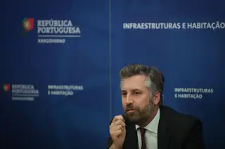 Despedimentos na TAP. Há contradições no discurso de Pedro Nuno Santos?