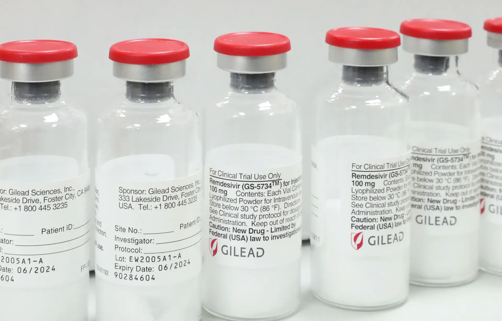 Comissão Europeia paga 70 M€ por 500 mil doses de medicamento remdesivir