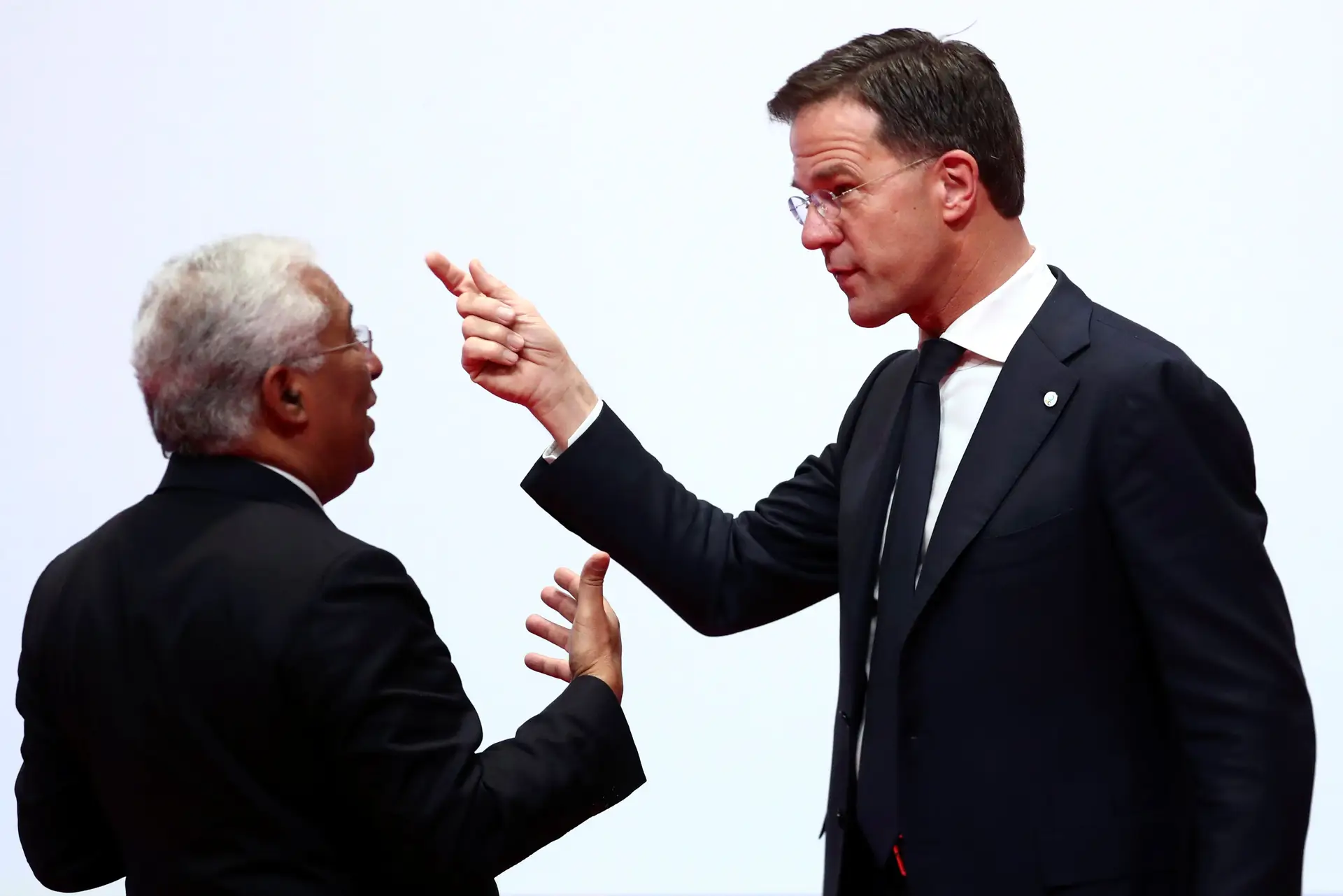 O primeiro-ministro português com o homólogo holandês Mark Rutte. (Foto de arquivo) 