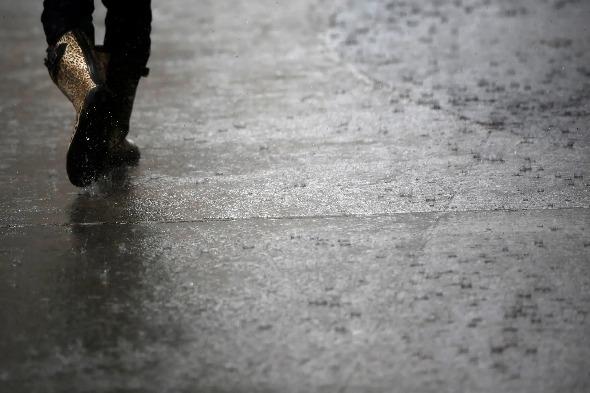 Aviso laranja em cinco distritos: previsão de chuva, granizo e vento forte