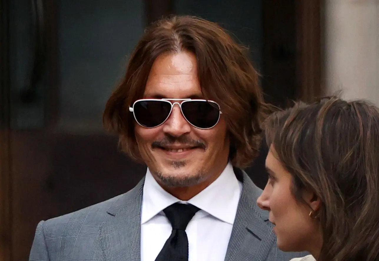 Johnny Depp à saída do tribunal em Londres