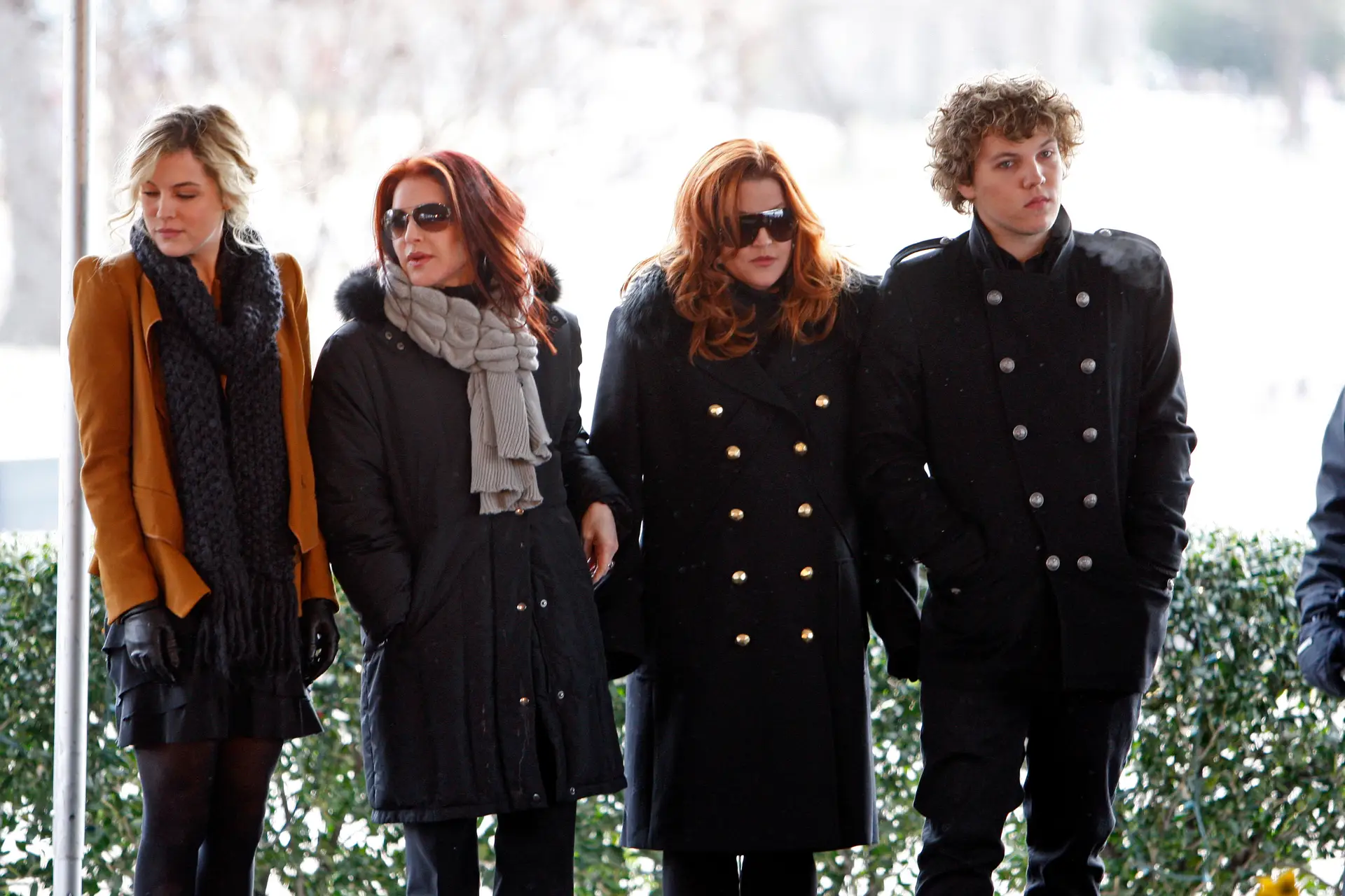 Riley Keough, Priscilla Presley, Lisa Marie e Benjamin Keough.