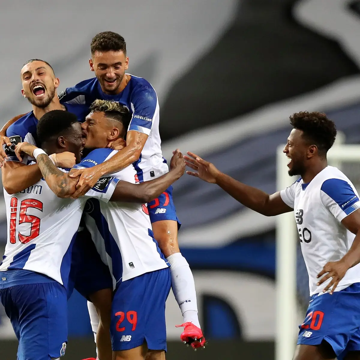 Empate resolve o campeonato, os dez pontos obrigam o FC Porto a