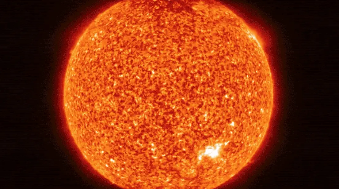 Animação a partir de cinco imagens do Sol captadas pelos instrumentos da Solar Orbiter: o Extreme Ultraviolet Imager (EUI) e o Polarimetric and Helioseismic Imager (PHI).