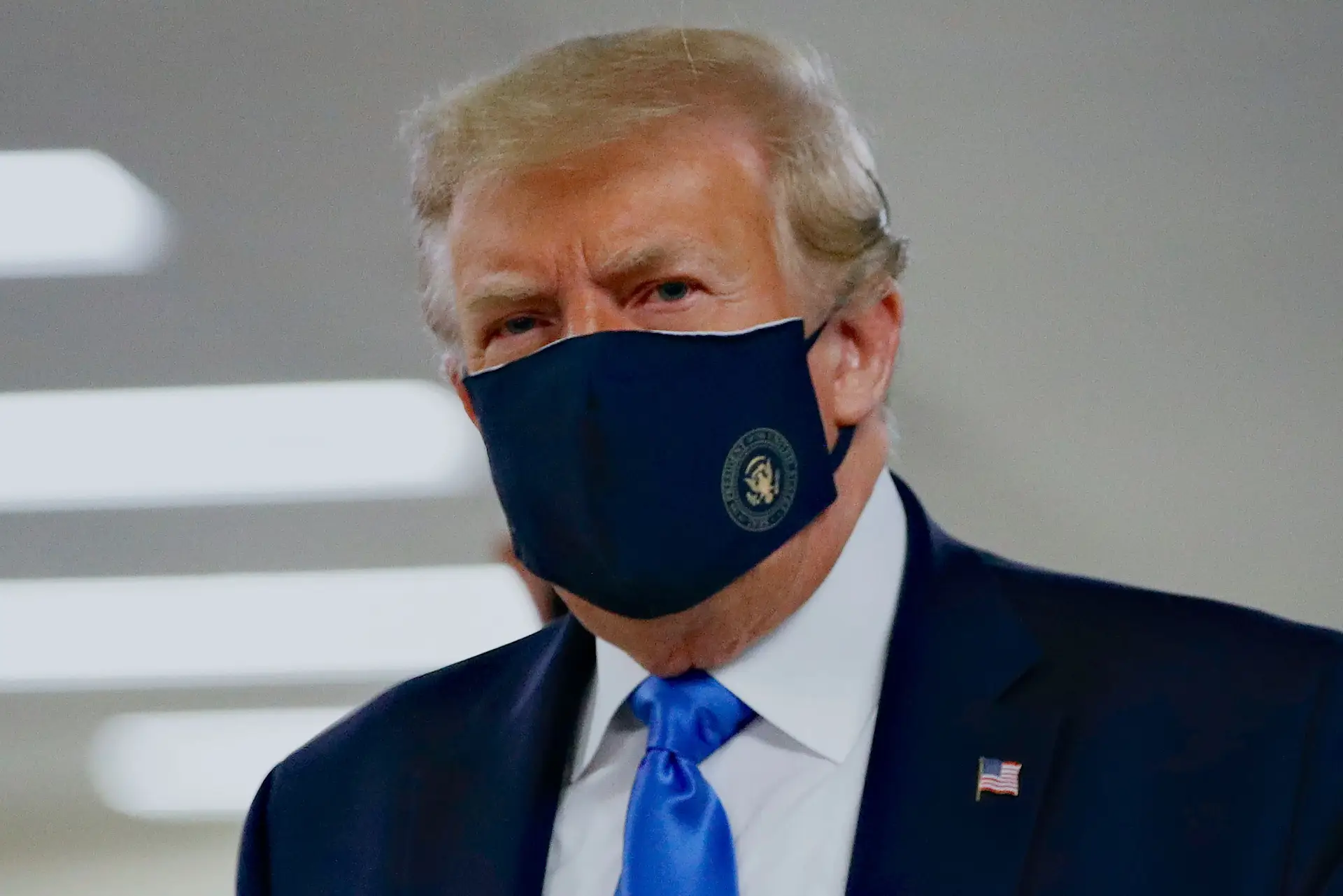 Covid-19: Donald Trump defende uso de máscara como gesto "patriótico"