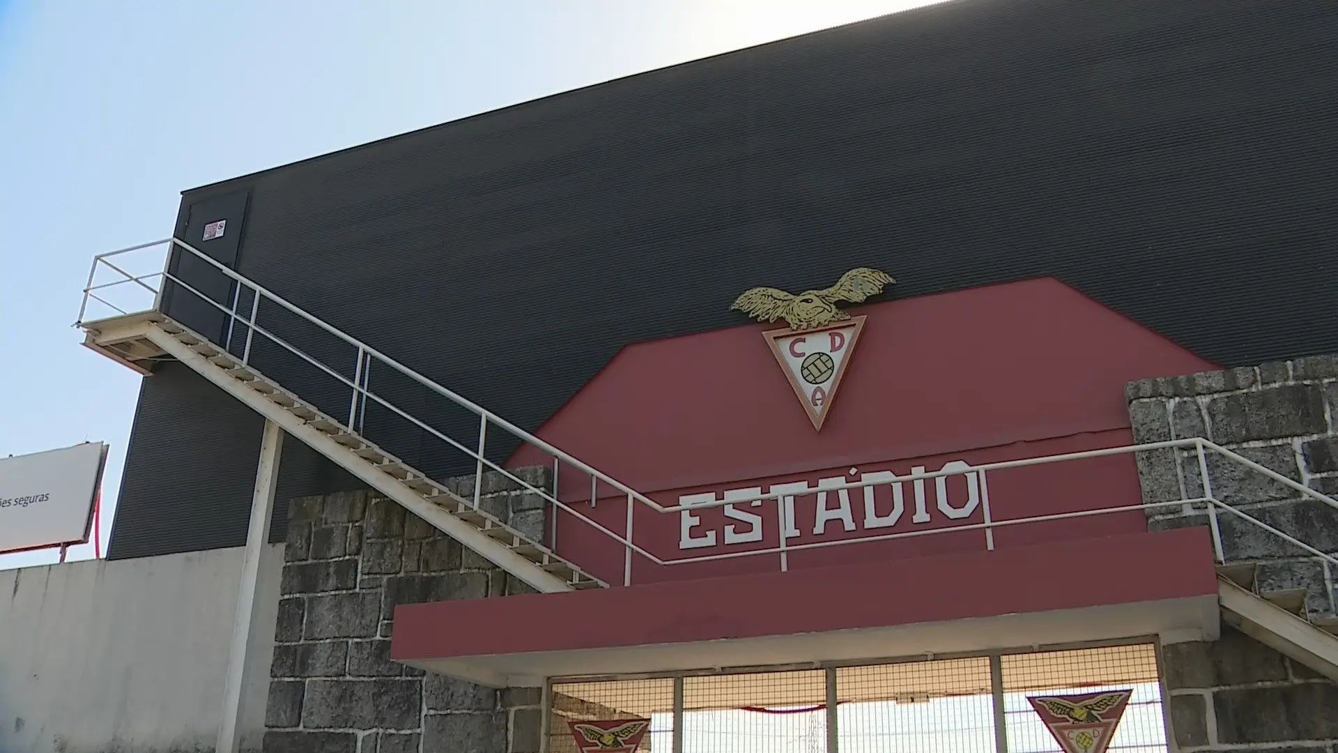 Plantel do Desportivo das Aves deslocou-se em carros pessoais para receção ao Benfica