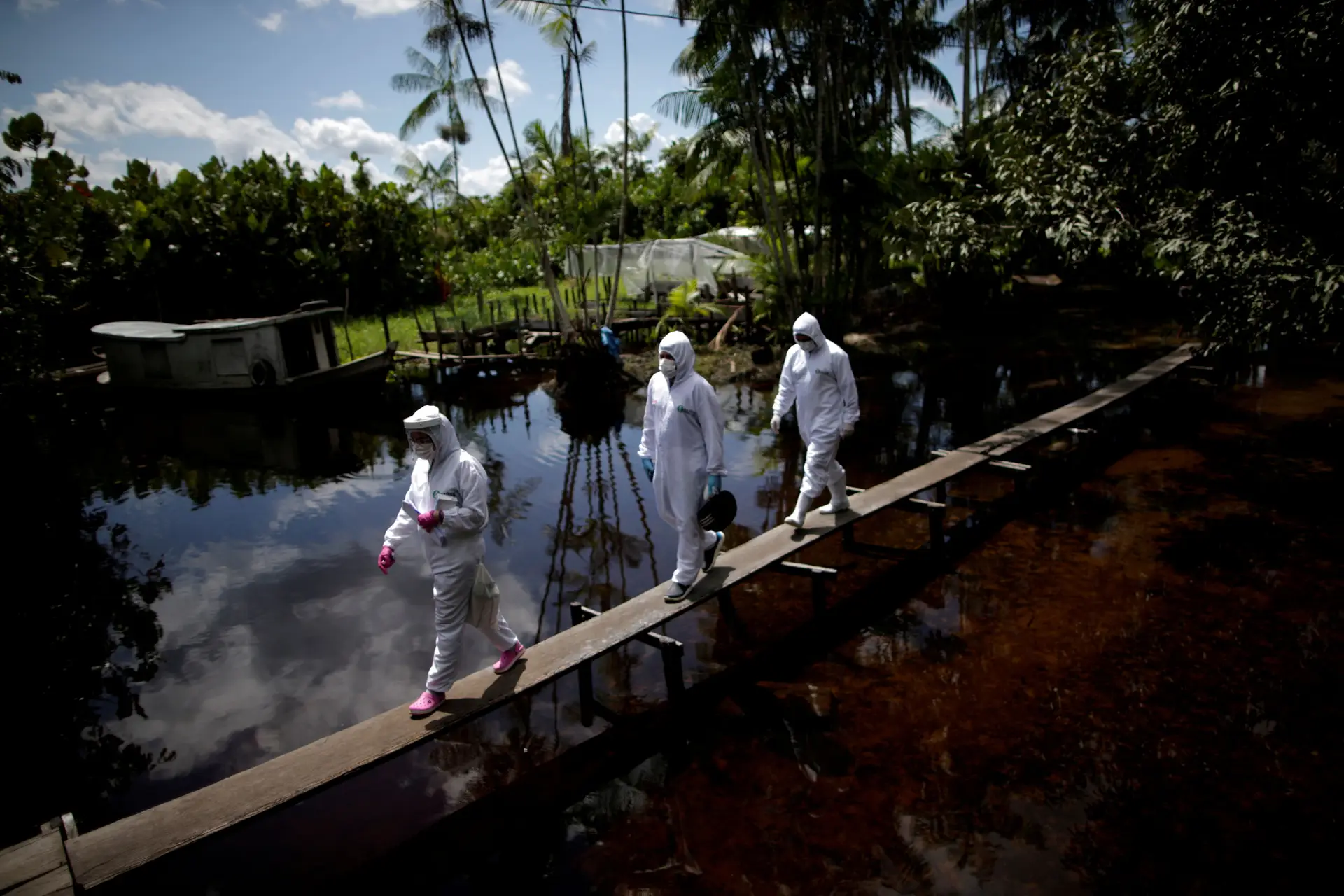 Brasil regista mais de 87 mil mortes e 2,4 milhões de casos de Covid-19