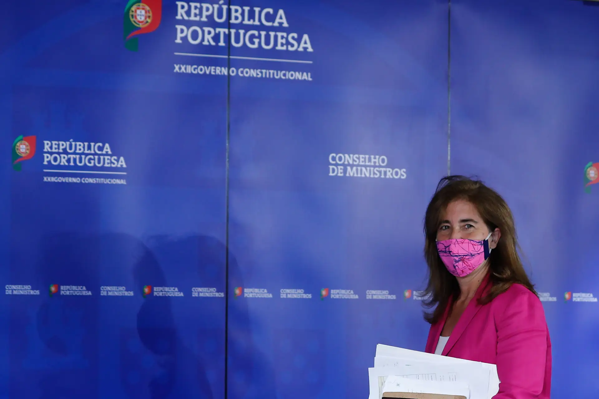 A ministra do Trabalho, Solidariedade e Segurança Social, Ana Mendes Godinho, à chegada para falar aos jornalistas no final da Reunião do Conselho de Ministros Extraordinário, em Lisboa