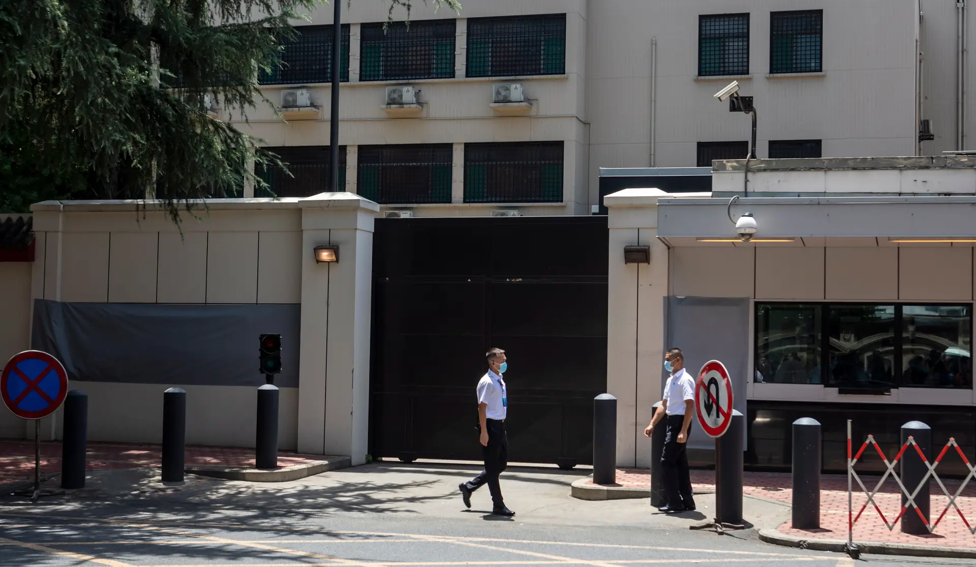 Autoridades chinesas assumem controlo do edifício que hospedou consulado norte-americano