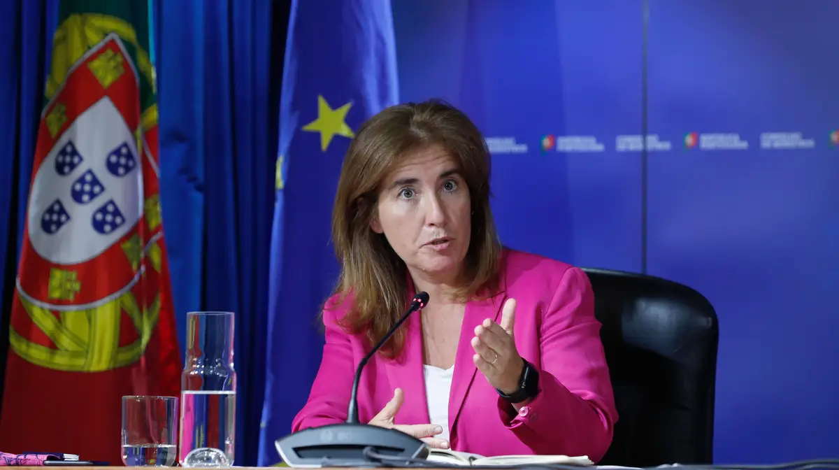 A ministra do Trabalho, Solidariedade e Segurança Social, Ana Mendes Godinho, fala aos jornalistas no final da Reunião do Conselho de Ministros Extraordinário, em Lisboa,