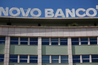 Auditoria ao Novo Banco não chega esta semana. Governo lamenta e proíbe mais vendas