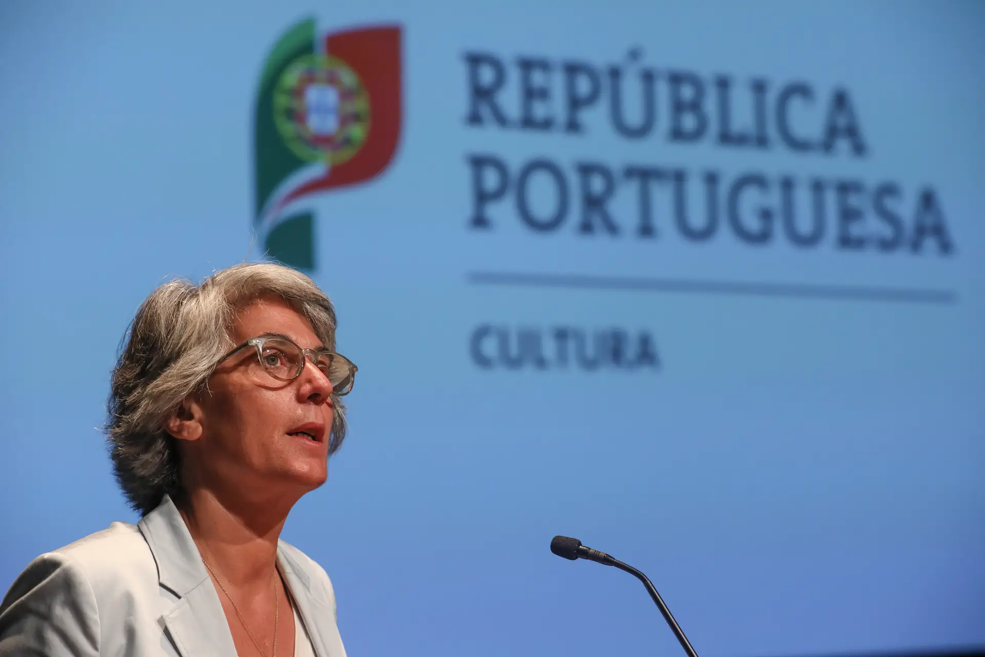 Covid-19. Ministério da Cultura recua na exigência de recibo por prestação social