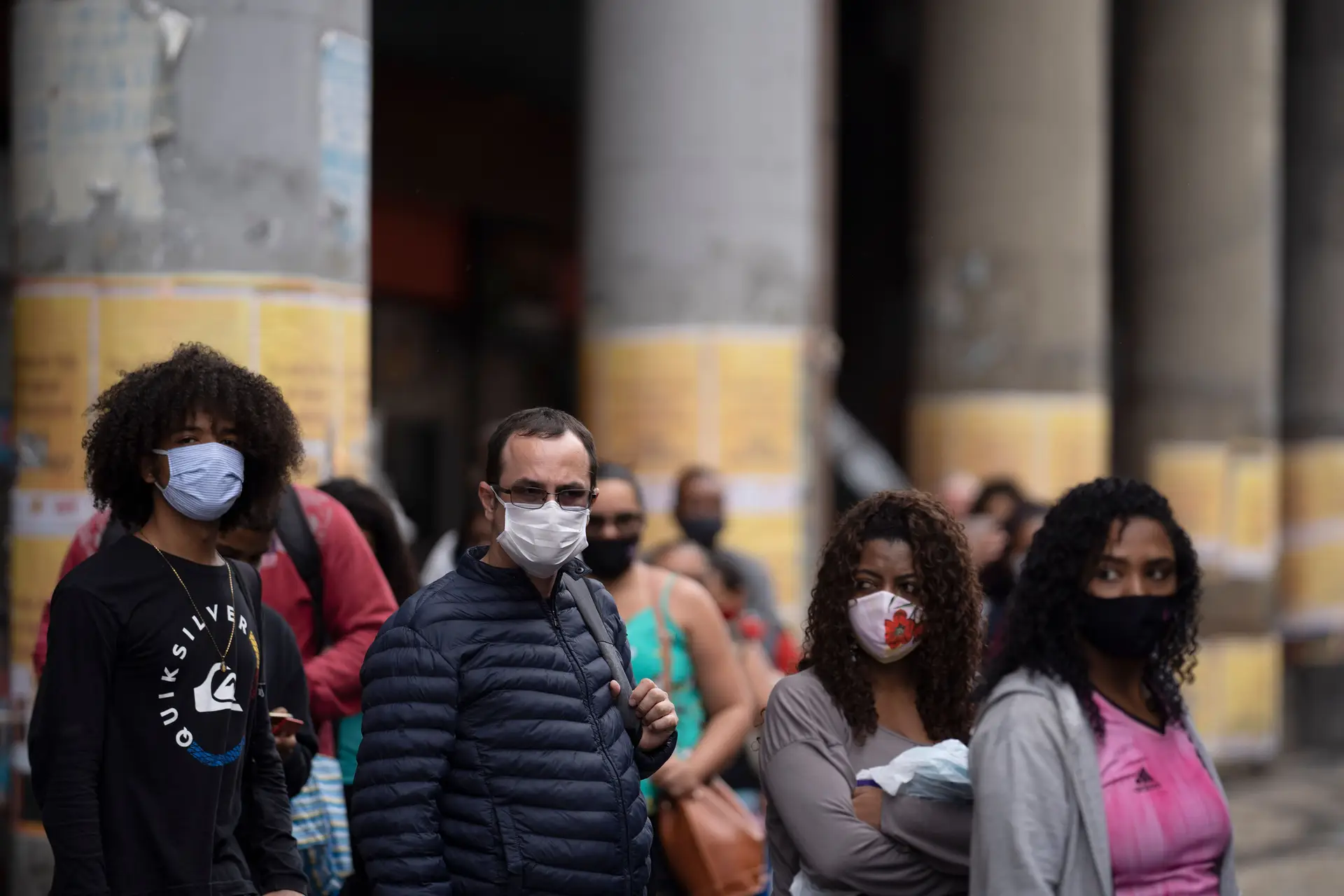 Brasil regista mais de 57 mil infeções por Covid-19