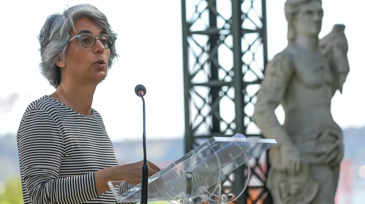 A ministra da Cultura, Graça Fonseca, intervém durante a sessão de apresentação das obras adquiridas em 2020 no âmbito da Comissão para a Aquisição de Arte Contemporânea, esta tarde no Museu Nacional de Arte Antiga em Lisboa