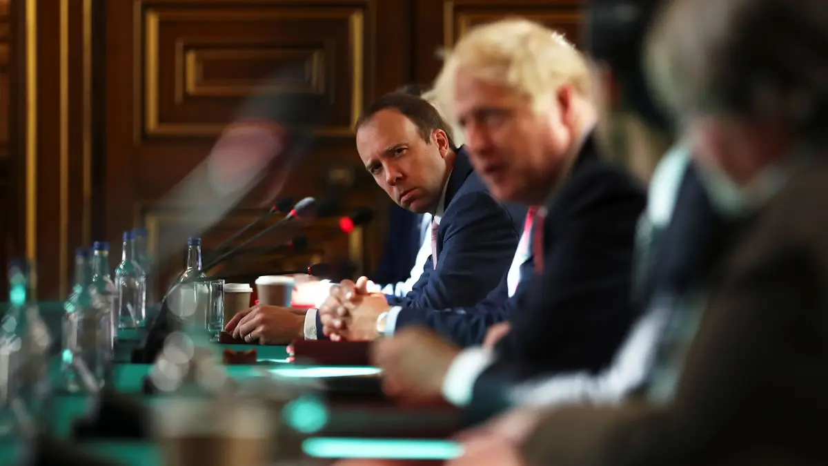 Matt Hancock, ministro da Saúde britânico e Boris Johnson, primeiro-ministro.