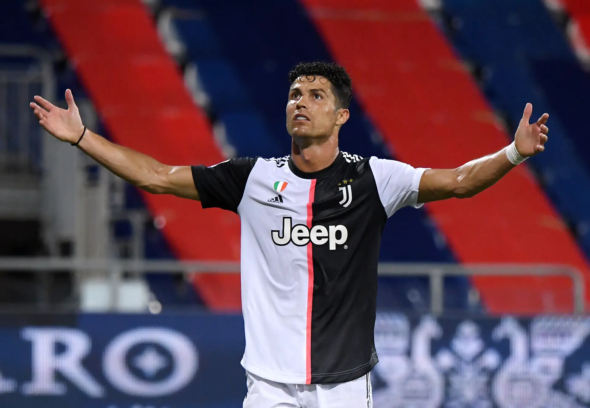 Campeonato italiano. Juventus estreia-se em busca do 10.º título  consecutivo - SIC Notícias