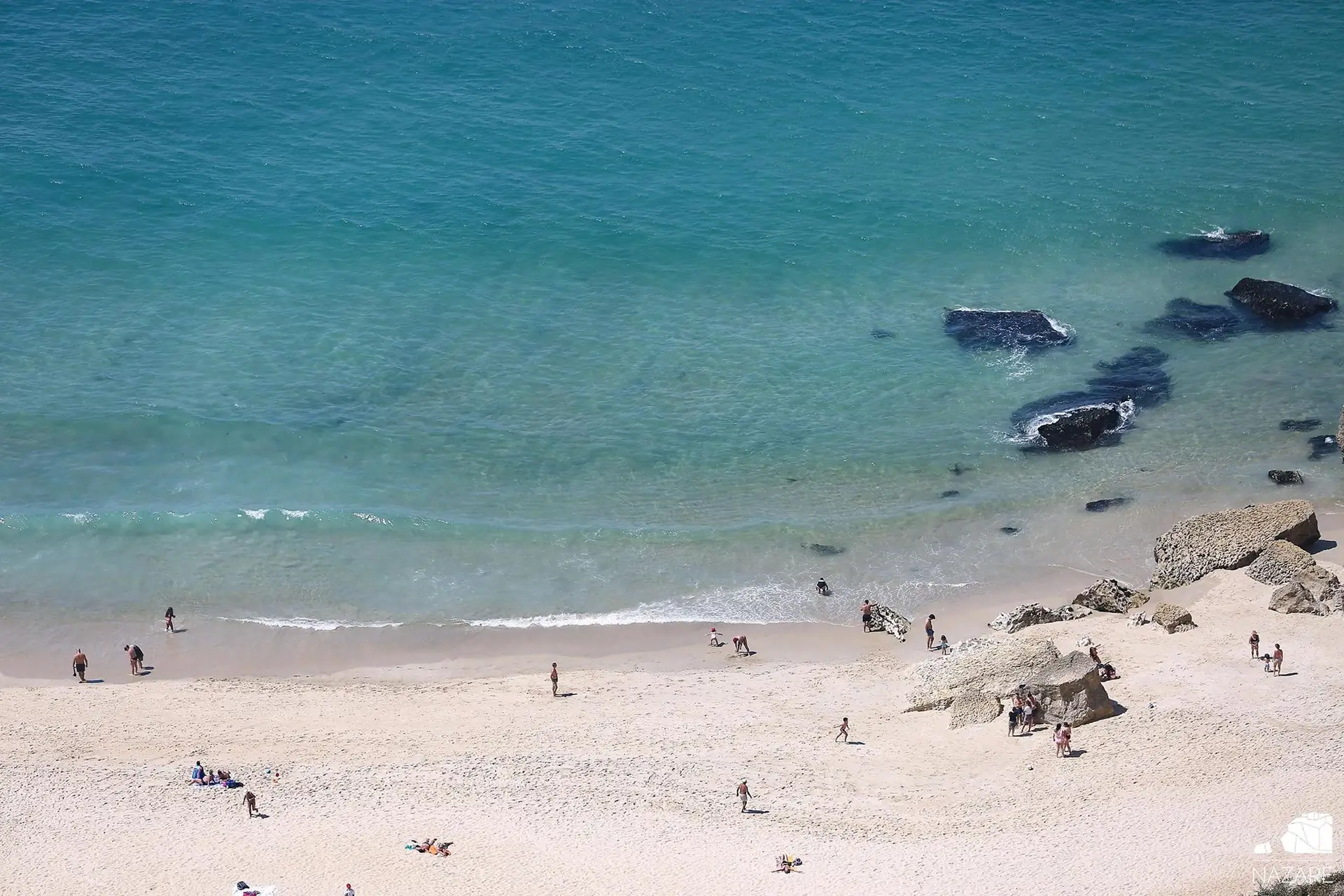 Já é possível ir a banhos na praia da Nazaré