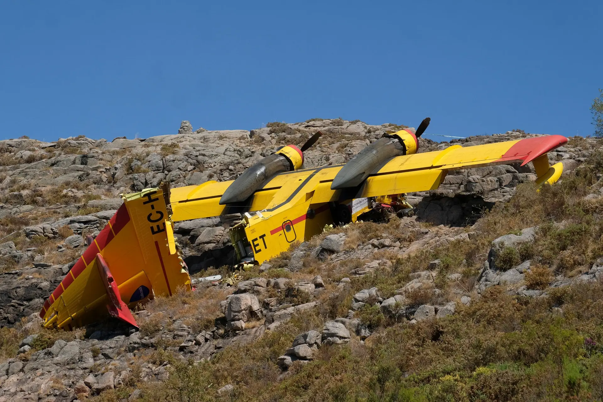 ​​​​​​​Costa lamenta morte de piloto e pede "especial cautela" aos que combatem fogos