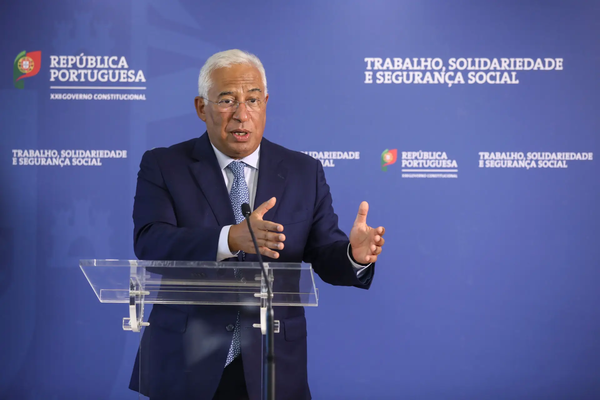 Costa quer desempregados do turismo reconvertidos para o setor social