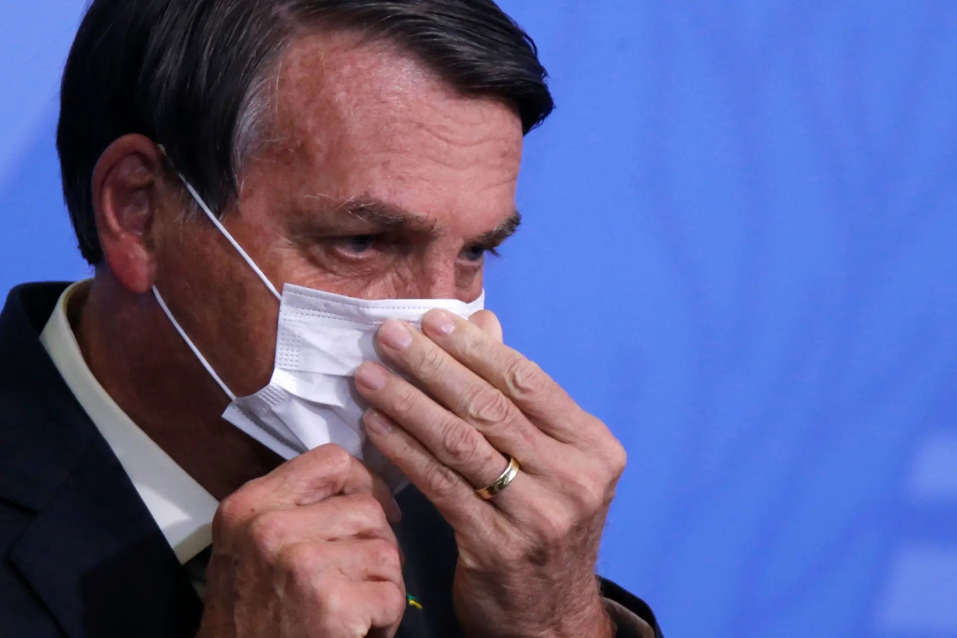 Congresso brasileiro aprova uso obrigatório de máscara após veto de Bolsonaro