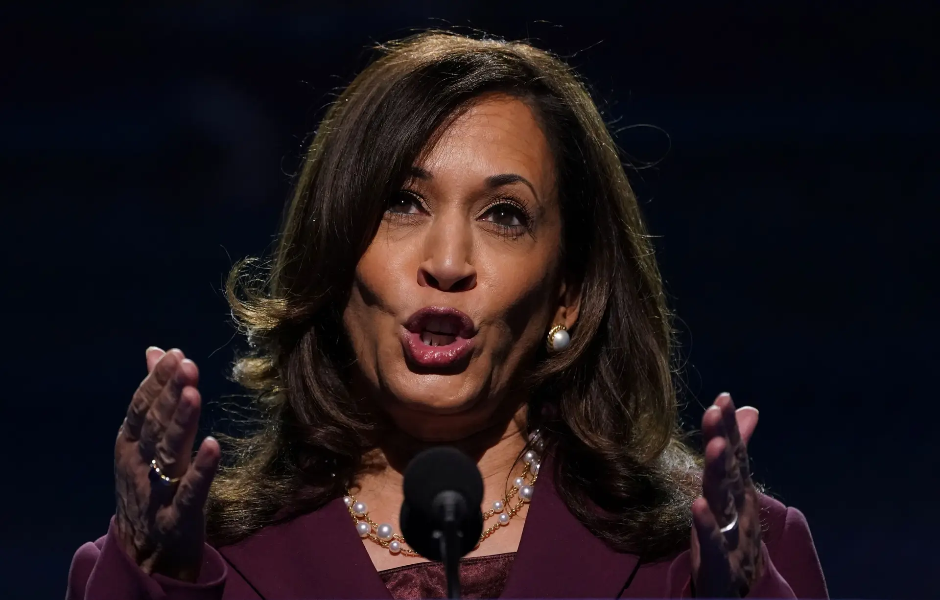 Kamala Harris: quem é a primeira mulher negra que pode vir a fazer História nos EUA?