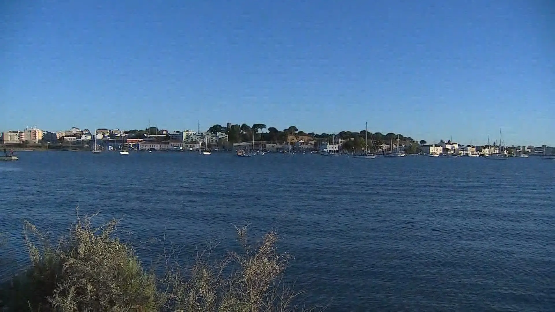 Autoridades fazem buscas para encontrar jovem desaparecido no rio Tejo 