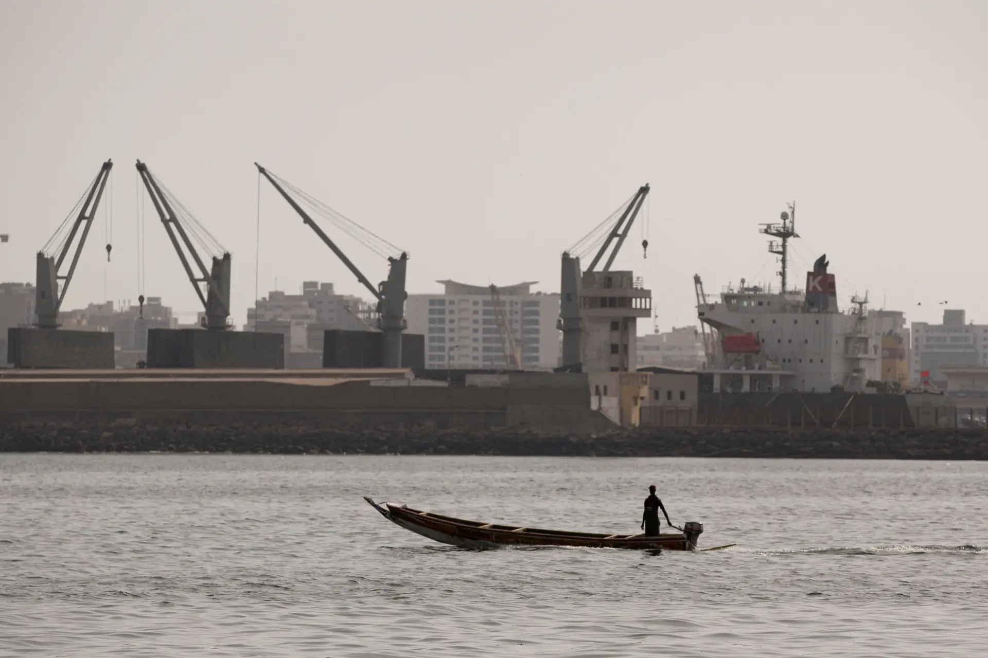 Removidas toneladas de nitrato de amónio do porto de Dakar