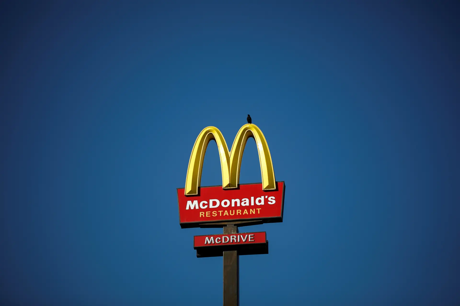 Problemas de abastecimento deixam McDonald's sem de bebidas no Reino Unido