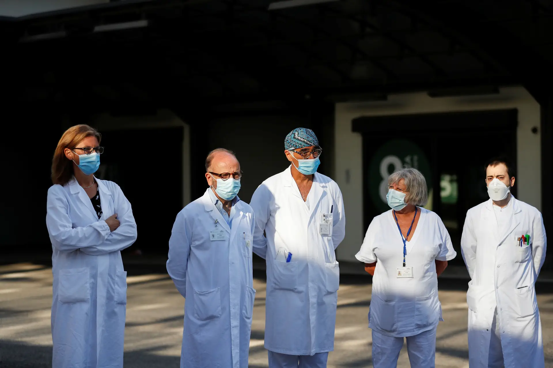 Itália registou 978 novos casos diários de Covid-19
