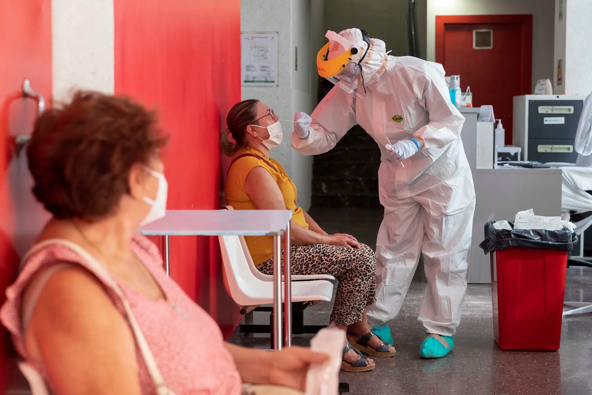 Covid-19: Espanha regista quase 9.000 casos nas últimas 24 horas
