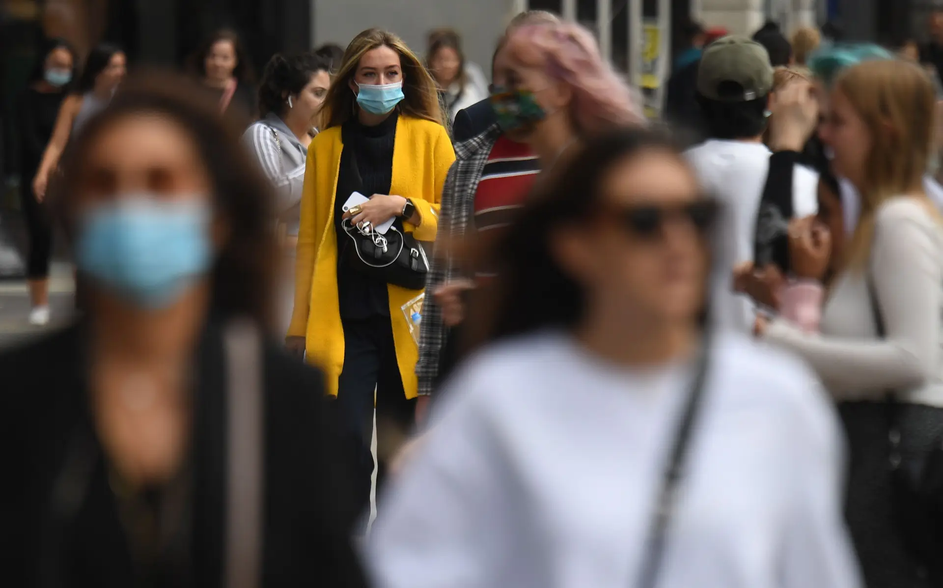 Reino Unido vai proibir encontros com mais de seis pessoas