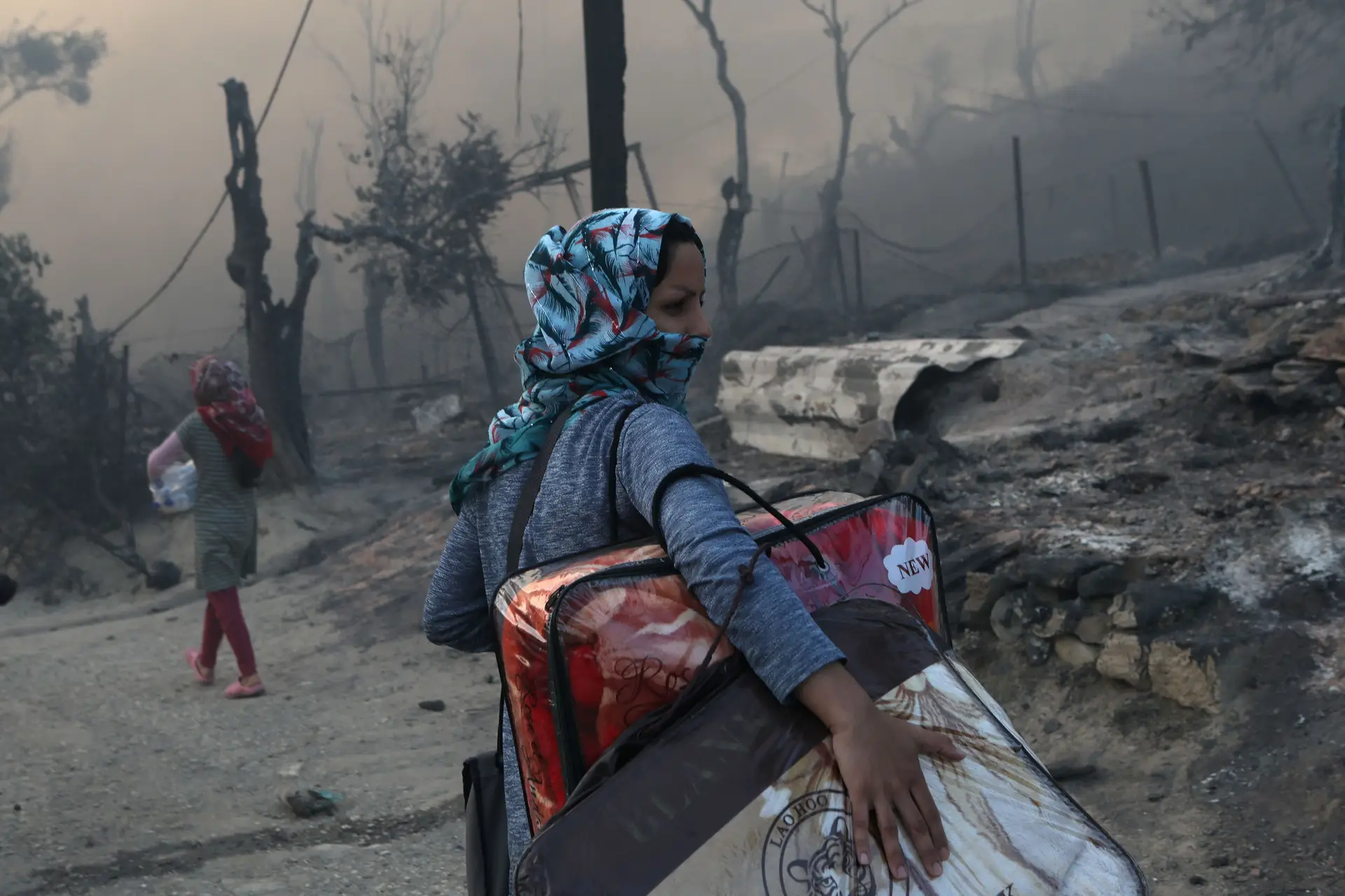 Grécia declara estado de emergência em Lesbos após incêndio em campo de refugiados