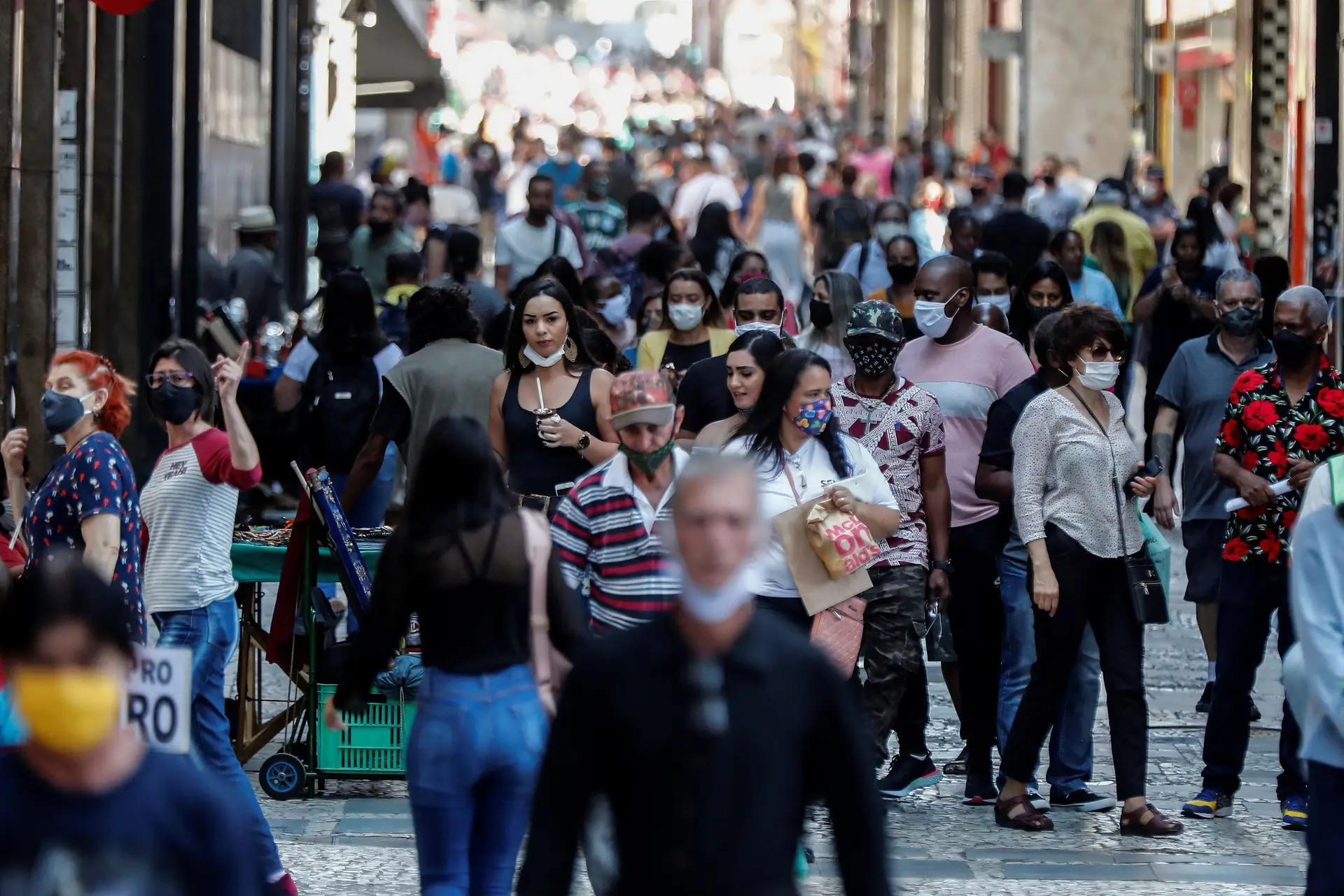 Brasil ultrapassa as 127 mil mortes pelo novo coronavírus