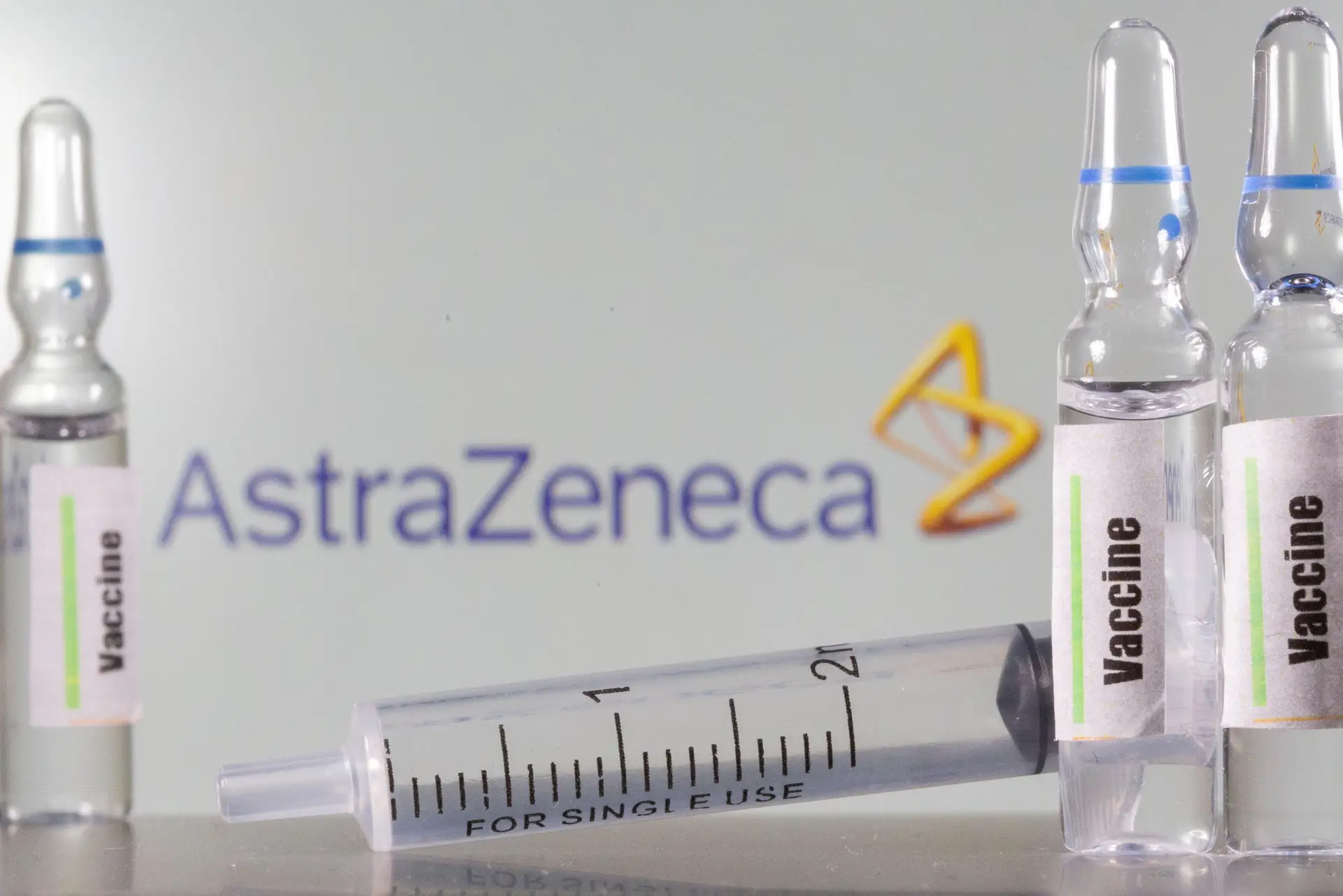 Vacina da Oxford/AstraZeneca mostra segurança e eficácia em pessoas mais velhas