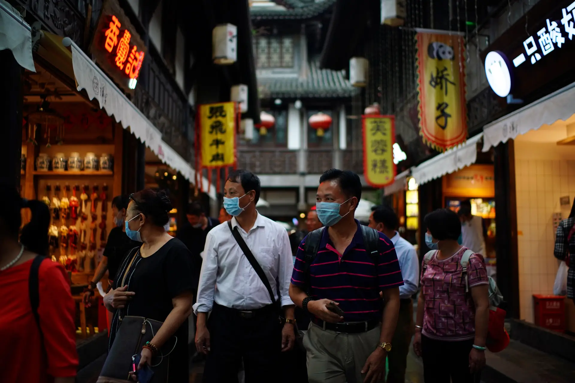Covid-19. China autoriza testes para vacina em spray