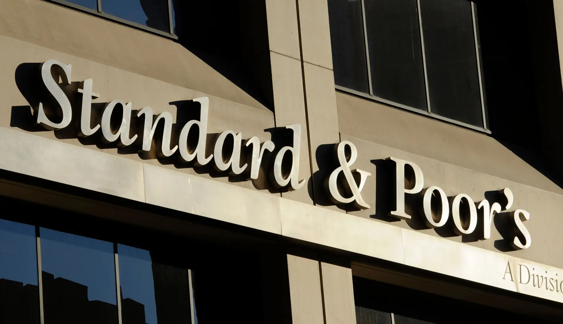 S&P mantém 'rating' de Portugal em 'A+' mas melhora perspetiva para positiva
