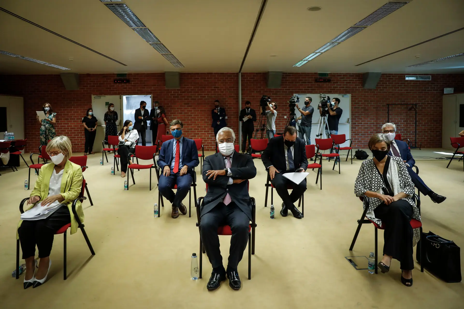 Costa considera "vital" aumento da capacidade de testagem para isolar novos casos