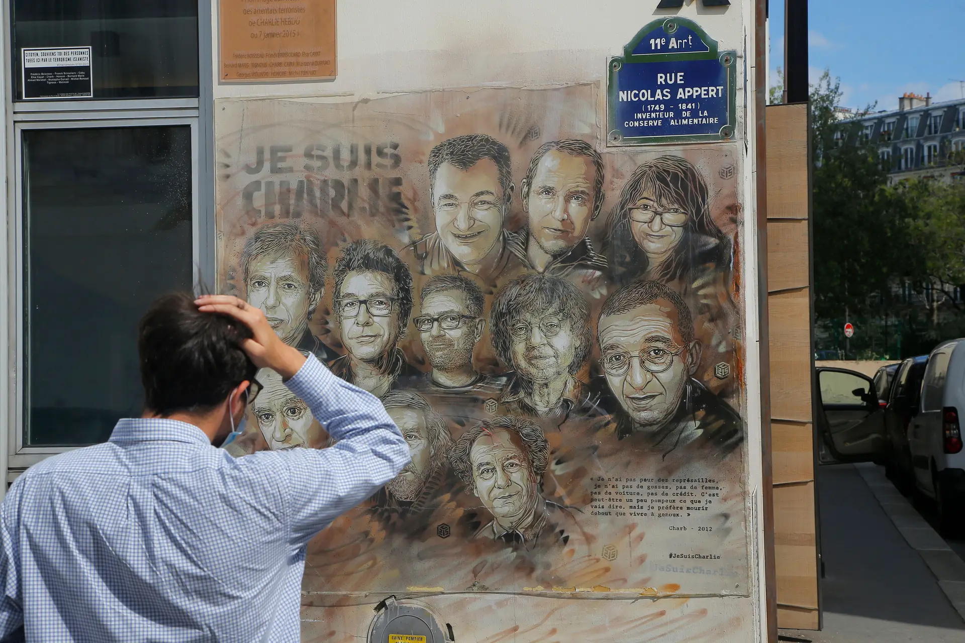 Jornais franceses publicam carta aberta em defesa da revista Charlie Hebdo