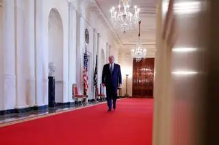 Trump volta a ridicularizar Joe Biden por usar máscara