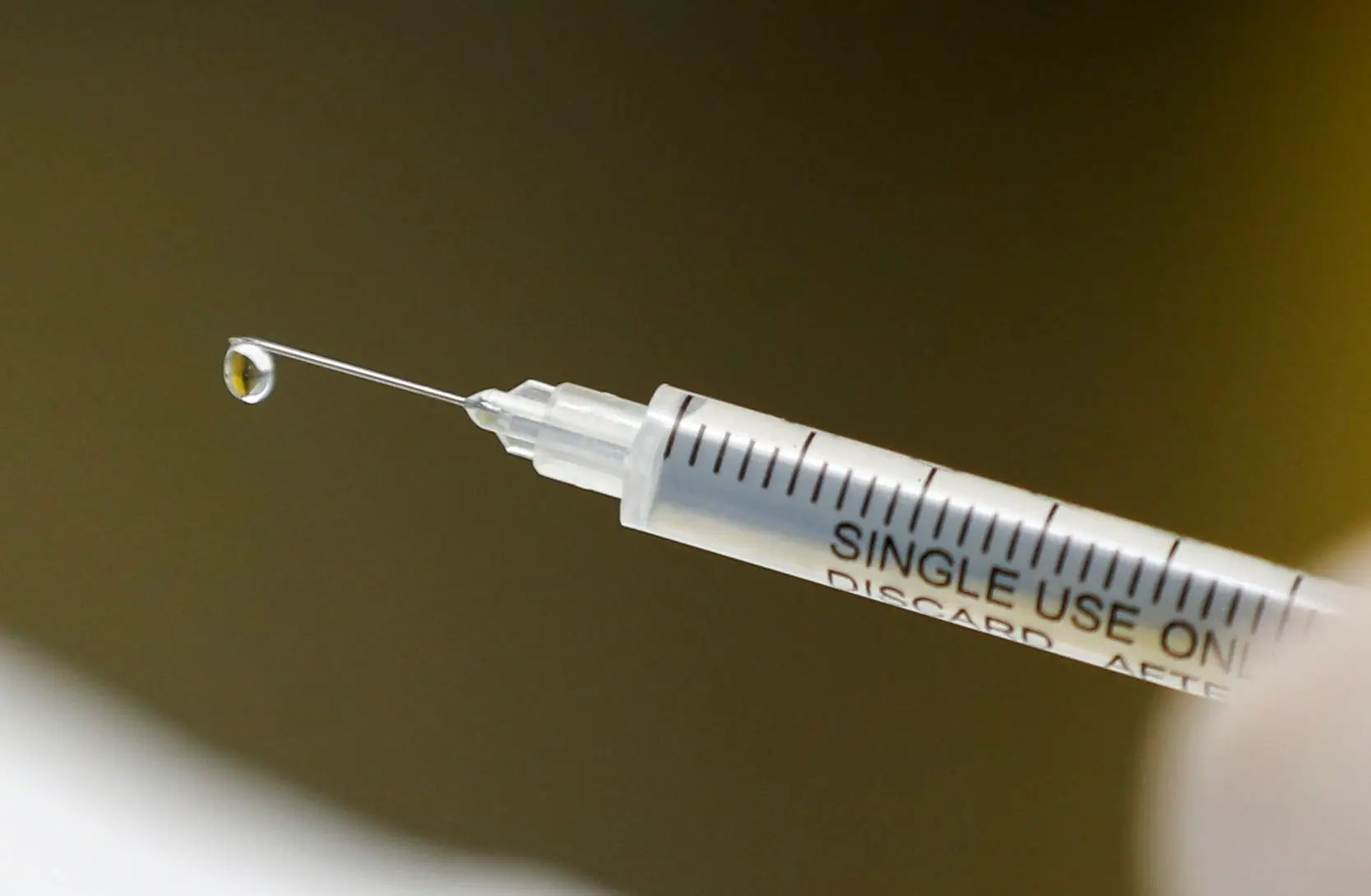 Brasil vai importar matéria-prima para produção de 40 milhões de doses da vacina Coronavac