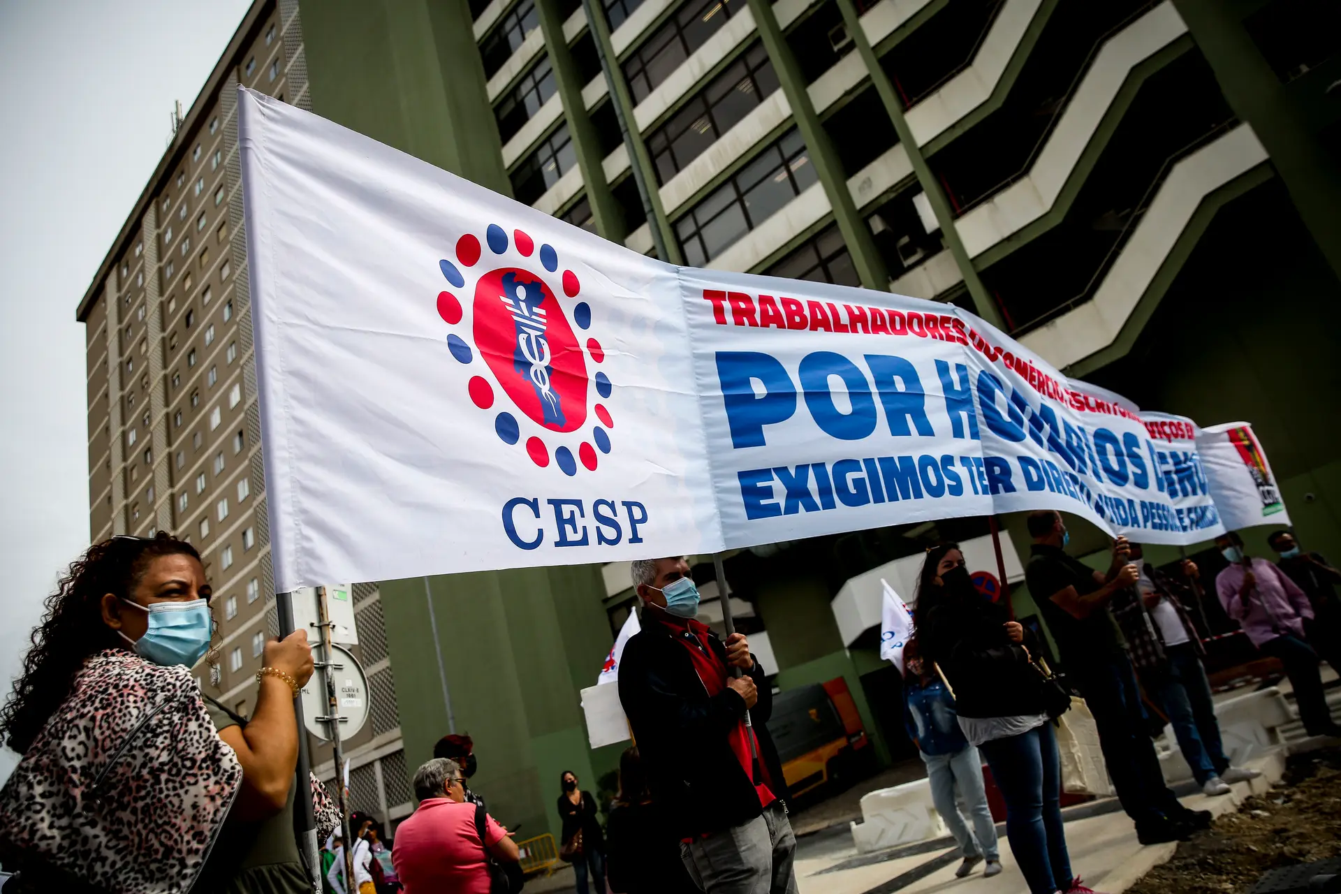 Vigília dos trabalhadores dos supermercados Pingo Doce / Jerónimo Martins contra o banco de horas, promovida pelo CESP - Sindicato dos Trabalhadores do Comércio, Escritórios e Serviços de Portugal