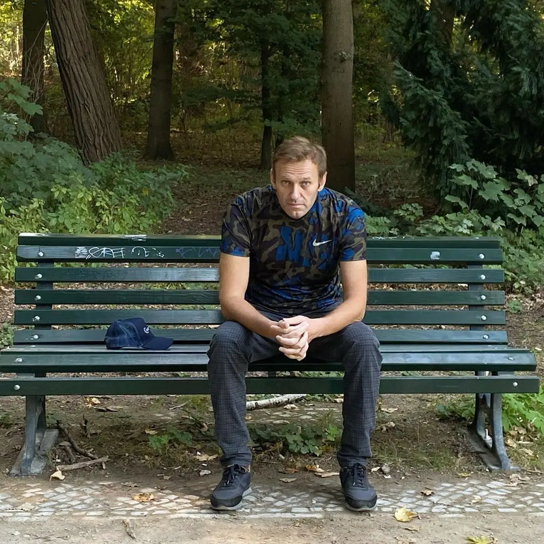 Merkel terá visitado o opositor russo Navalny no hospital em Berlim