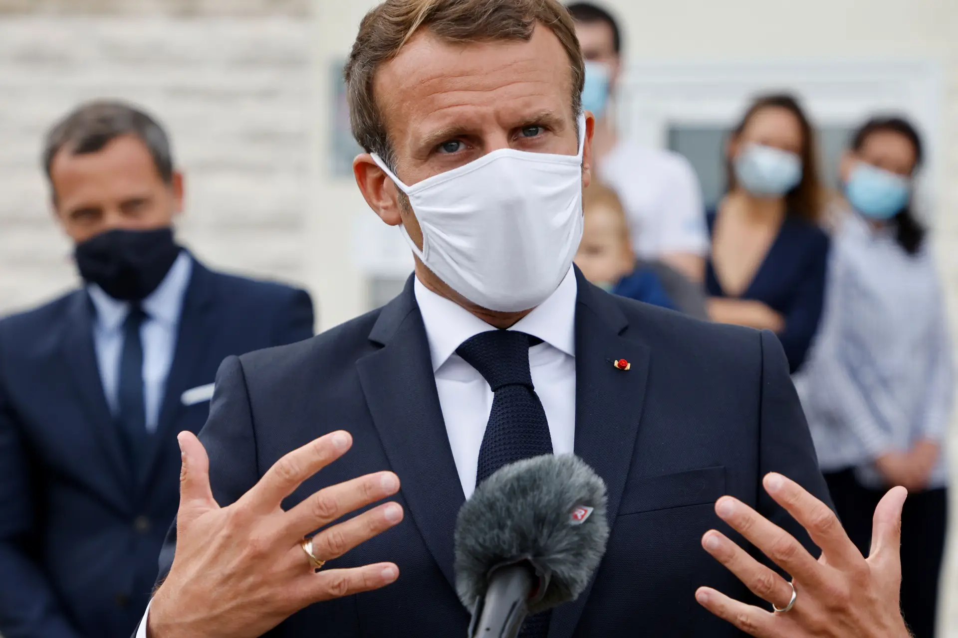 Macron: "É evidente que Lukashenko tem de partir"