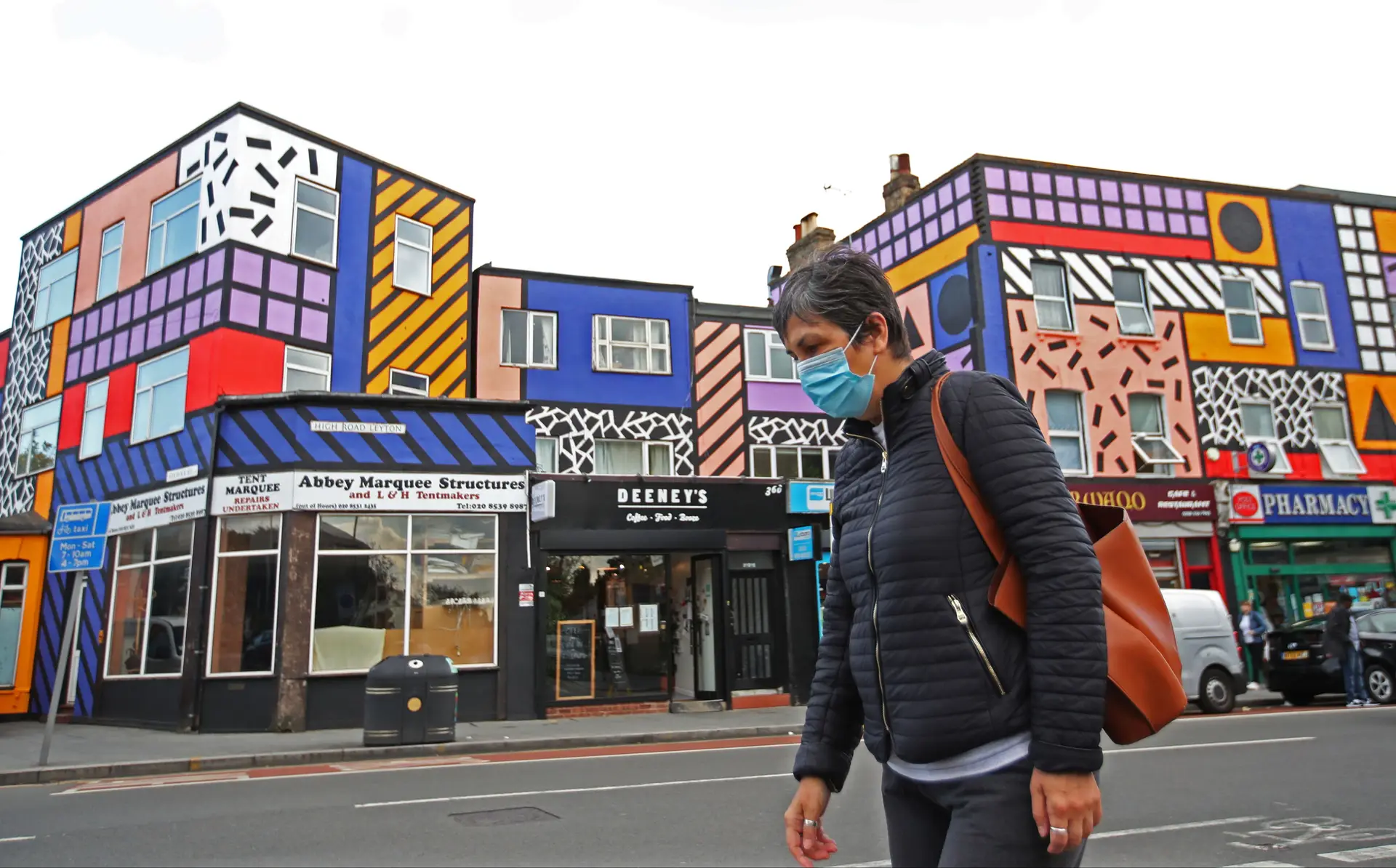 A mais recente obra da artista de rua Camille Walala em Leyton, Londres.