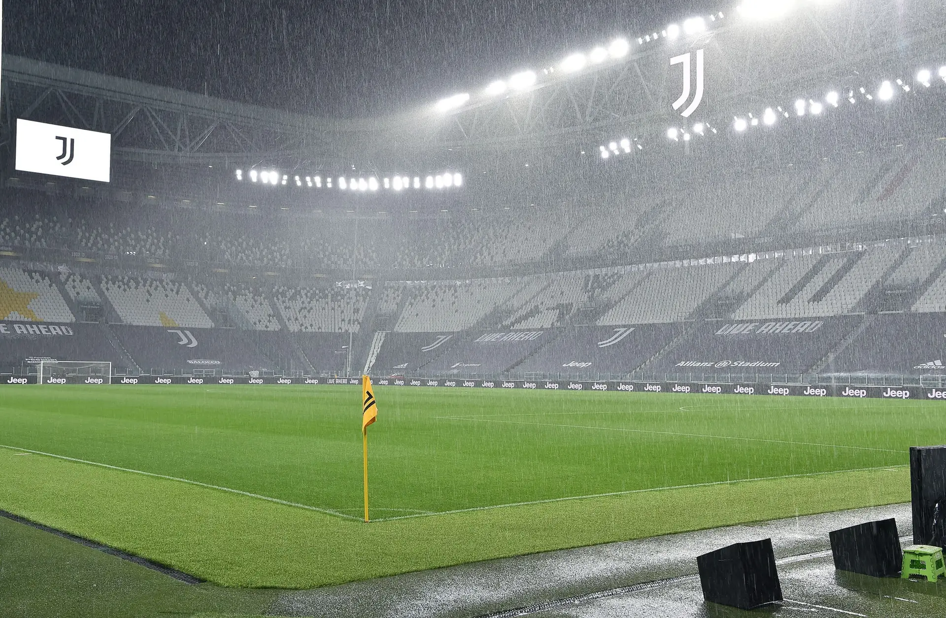 Nápoles falta a jogo com a Juventus devido aos casos de covid-19