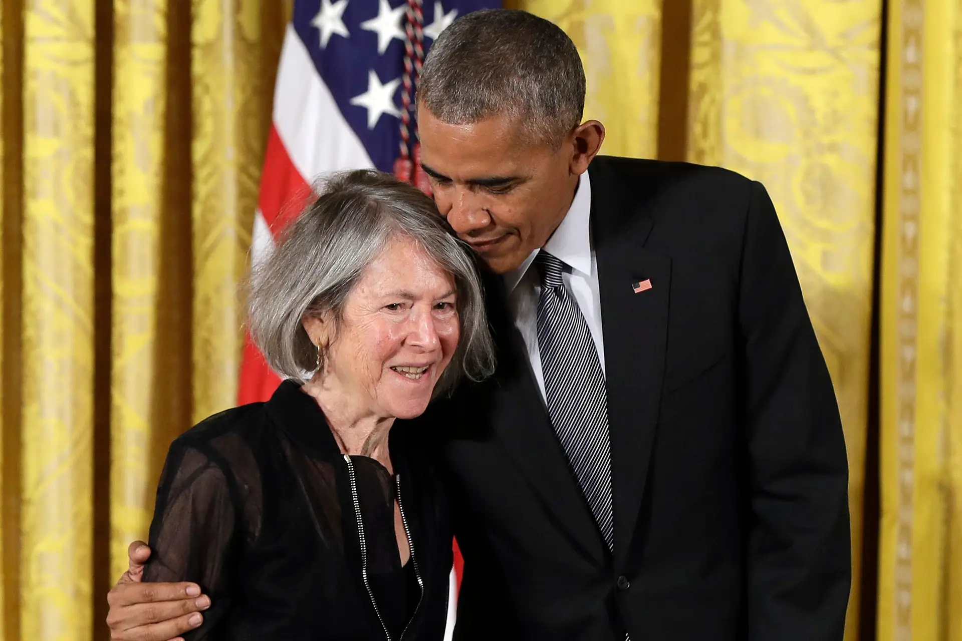 Louise Glück com Obama em 2016