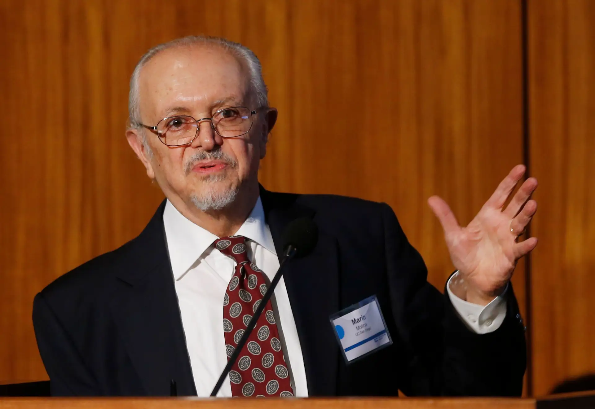 O cientista mexicano Mario Molina, laureado com o prémio Nobel da Química em 1995 pelas descobertas sobre os danos causados na camada de ozono da atmosfera, morreu aos 77 anos, a 8 de outubro.