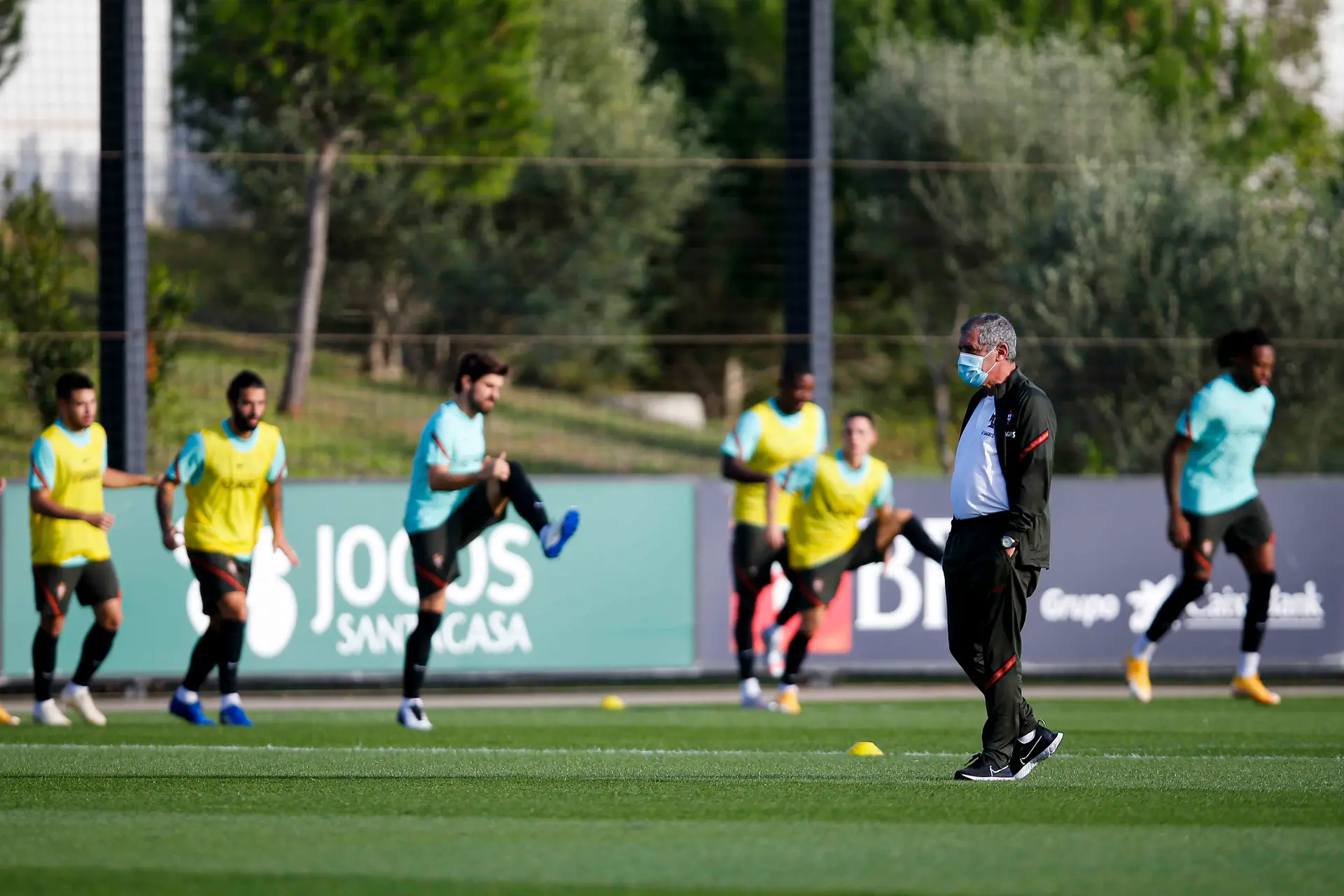 Seleção portuguesa viaja para Paris mais tarde do que estava planeado devido à covid-19